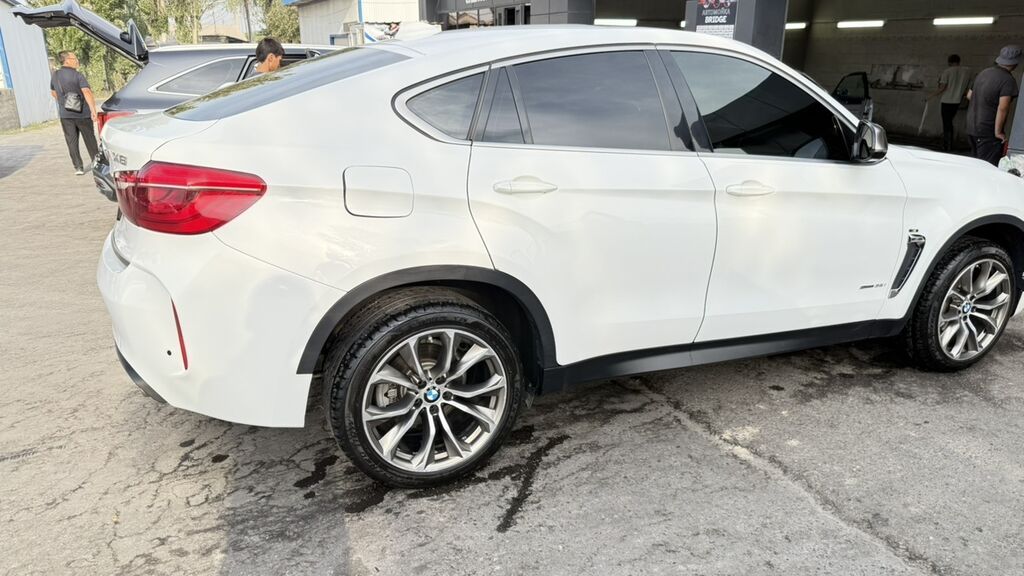 BMW X6: 2017 г., 3 л, Автомат, Бензин, Кроссовер: фото 2
