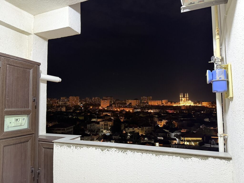 6-cı mikrorayon, 3 otaqlı, Yeni tikili, m. Azadlıq Prospekti, 132 kv. m