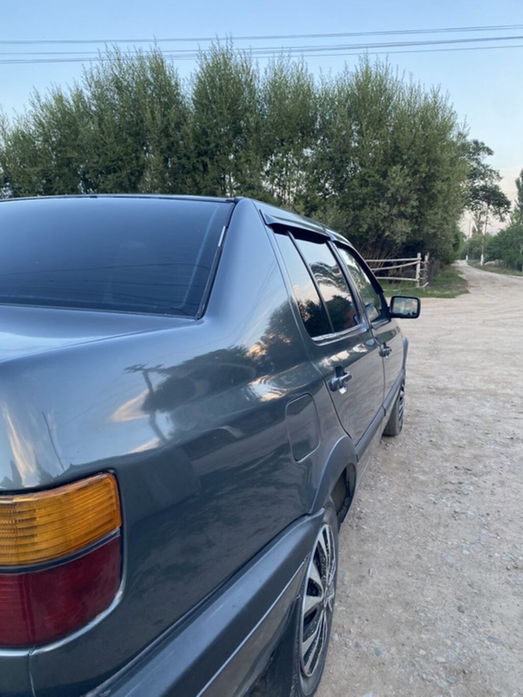 Volkswagen Vento: 1993 г., 1.8 л, Механика, Бензин, Седан: фото 5
