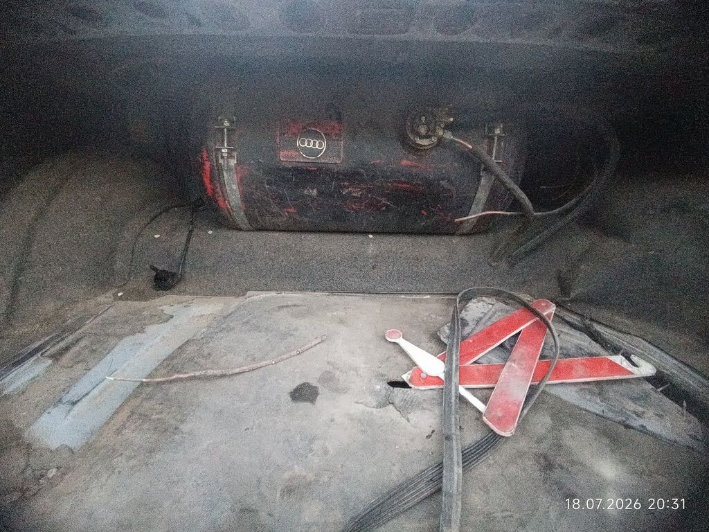 Audi 100: 1992 г., 2.8 л, Механика, Газ, Седан: фото 8