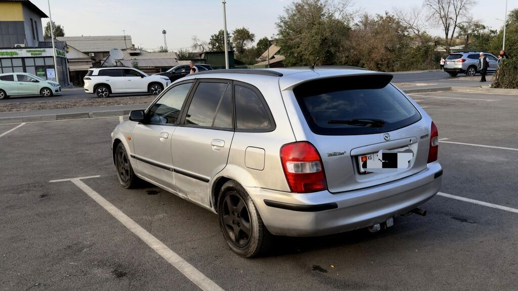 Mazda 323: 1999 г., 1.6 л, Механика, Бензин, Универсал: фото 7