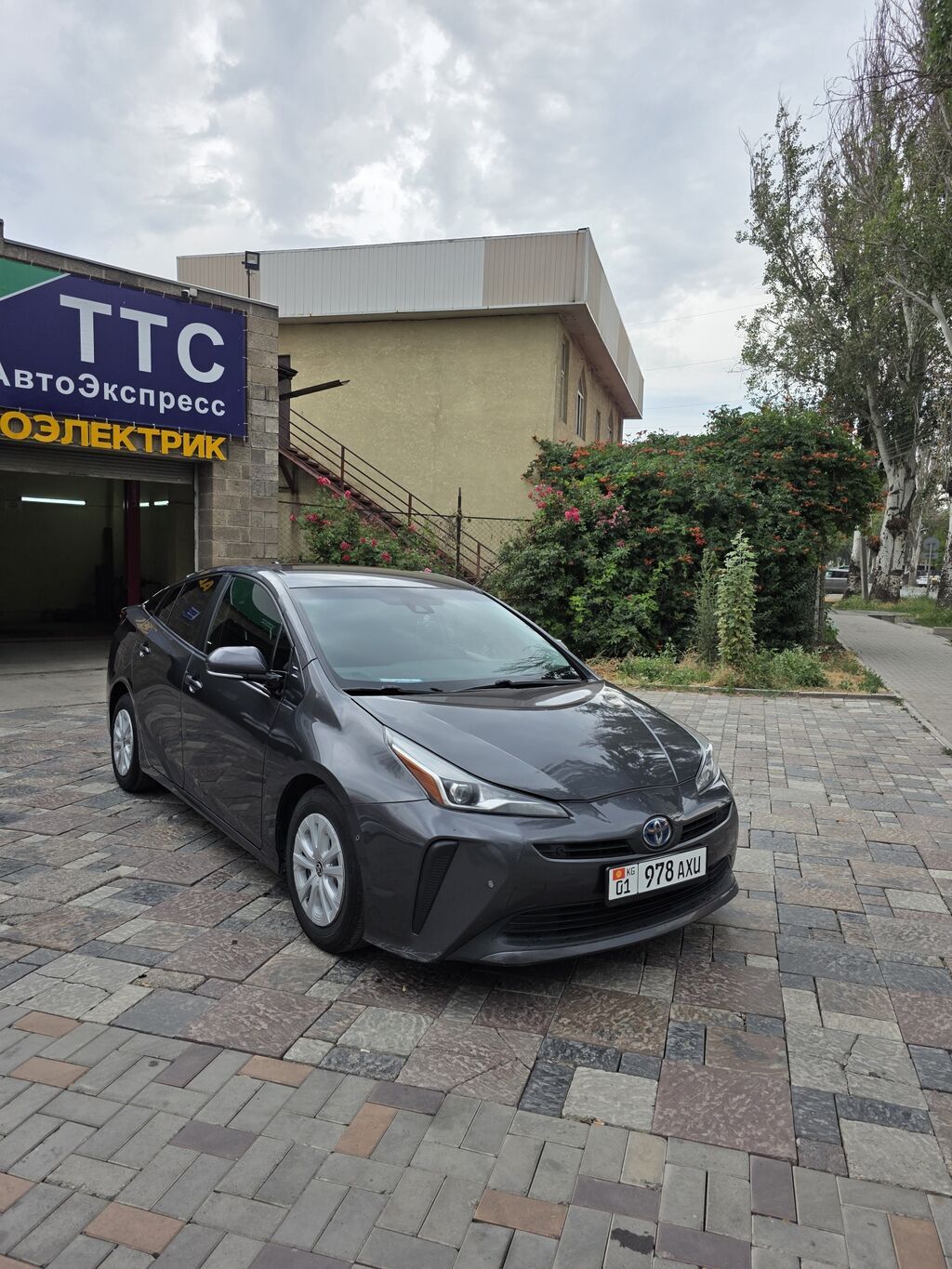 Toyota Prius: 2019 г., Автомат, Гибрид, Хэтчбэк: фото 2