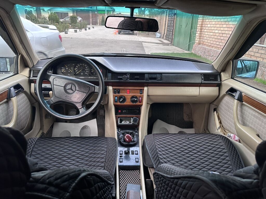 Mercedes-Benz W124: 1993 г., 2.2 л, Механика, Бензин, Седан: фото 7