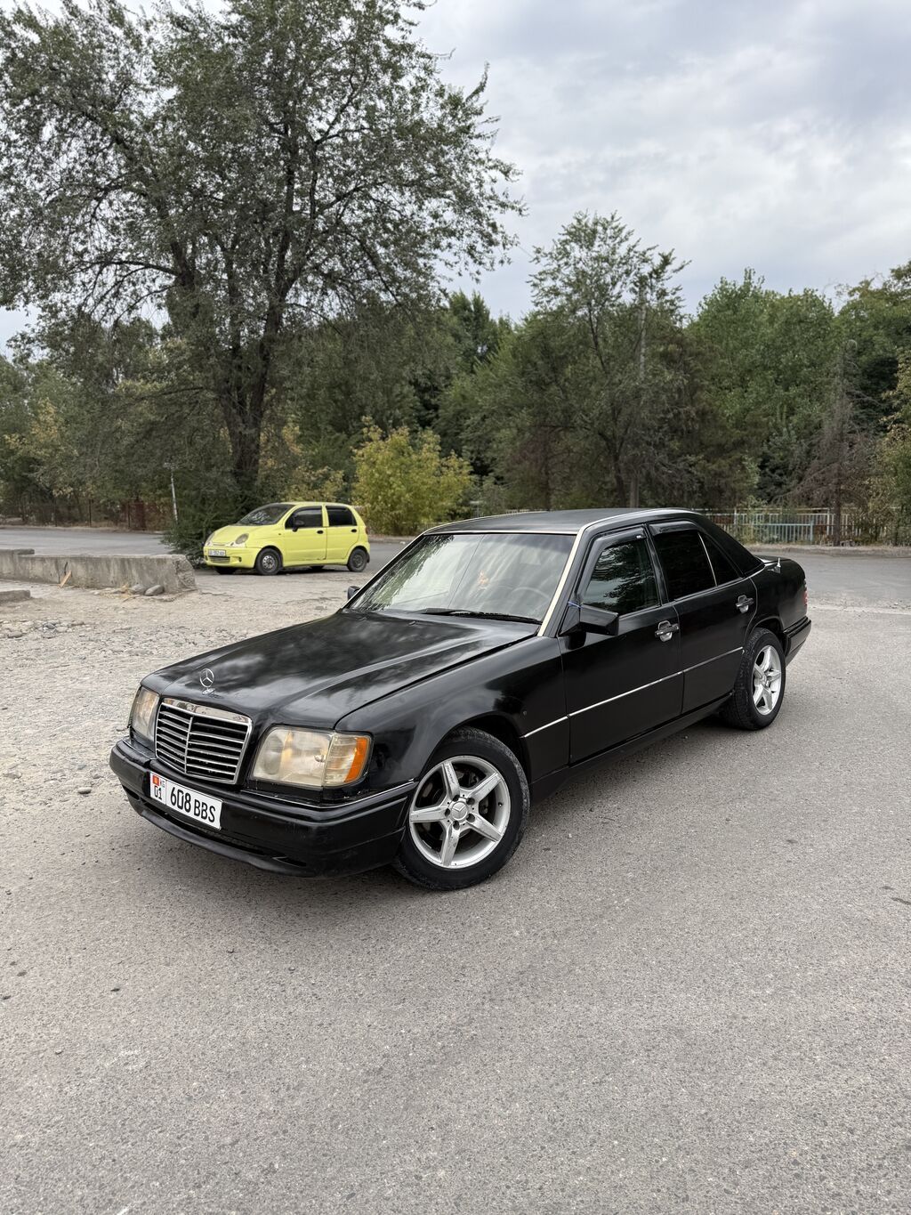 Mercedes-Benz W124: 1993 г., 2.8 л, Механика, Бензин, Седан: фото 2