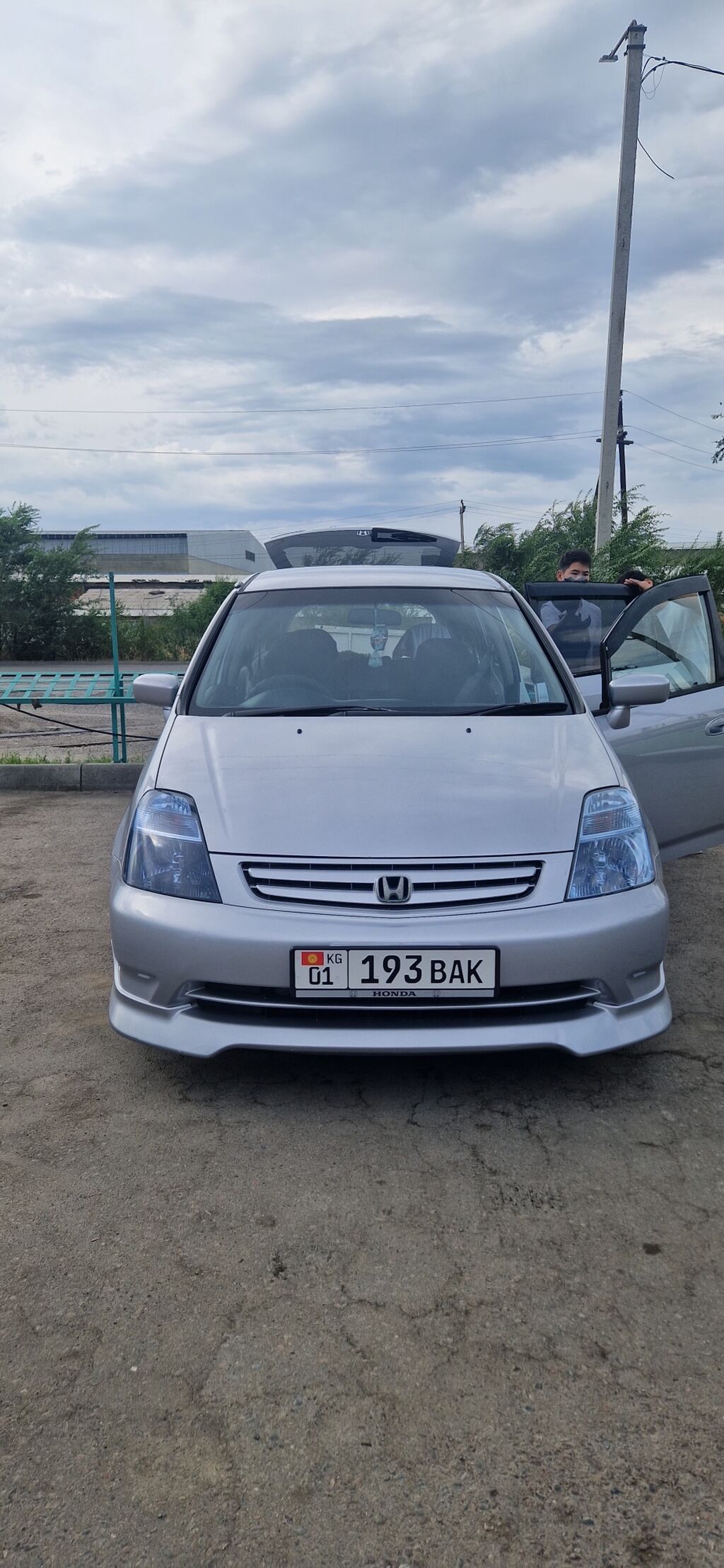 Honda Stream: 2001 г., 1.7 л, Автомат, Бензин, Минивэн: фото 1