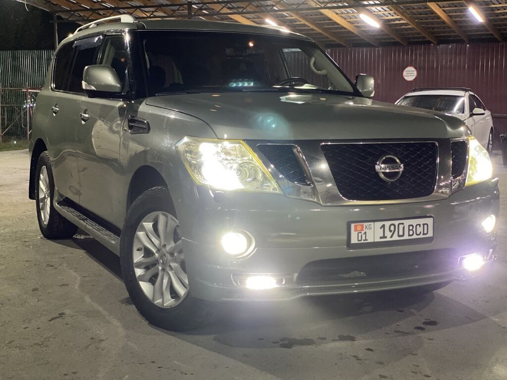 Nissan Patrol: 2011 г., 5.6 л, Автомат, Бензин, Внедорожник: фото 3