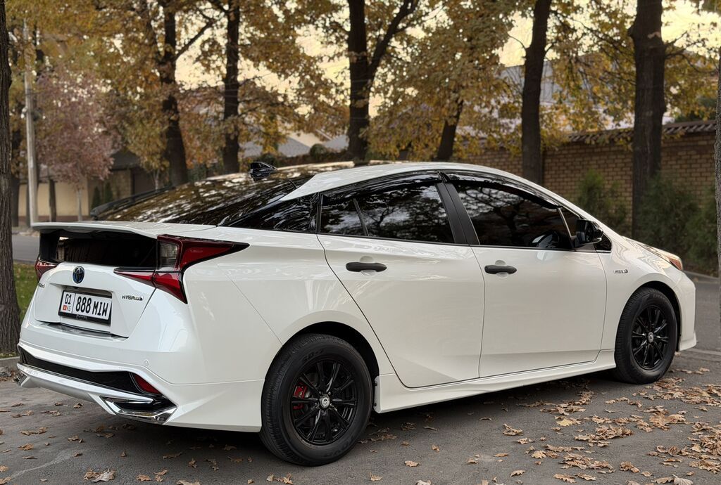 Toyota Prius: 2019 г., 1.8 л, Автомат, Гибрид, Седан: фото 5