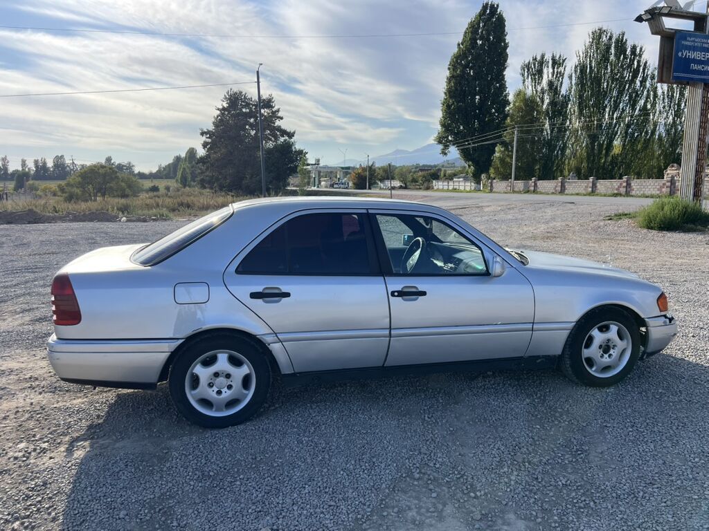 Mercedes-Benz C-Class: 1994 г., 2 л, Механика, Бензин, Седан: фото 3