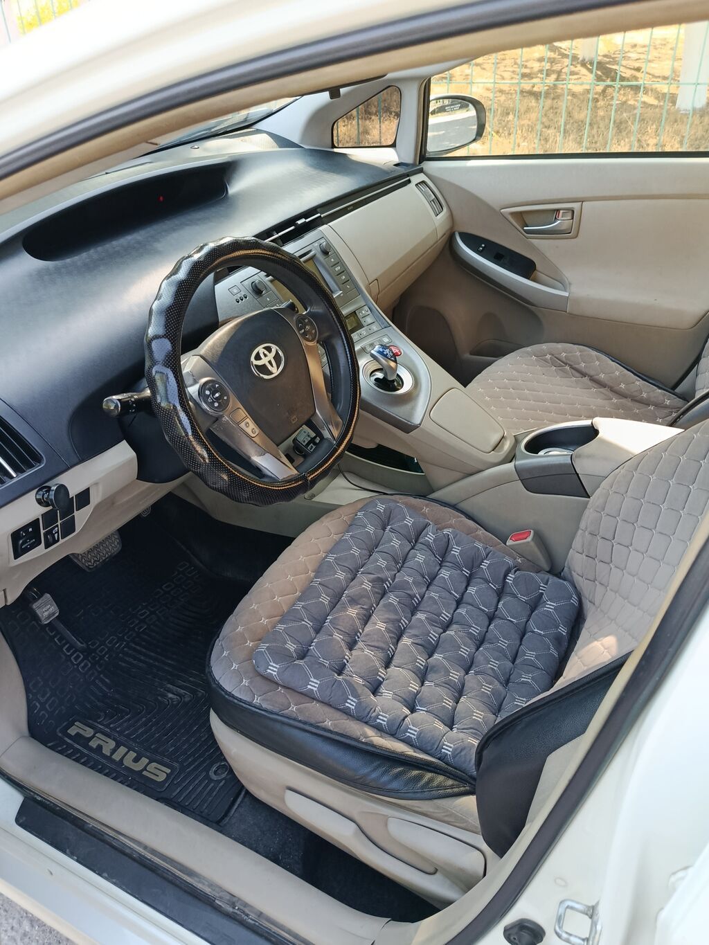 Toyota Prius: 2014 г., 1.8 л, Вариатор, Гибрид, Хэтчбэк: фото 7
