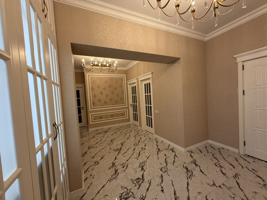 6-cı mikrorayon, 3 otaqlı, Yeni tikili, m. Azadlıq Prospekti, 132 kv. m