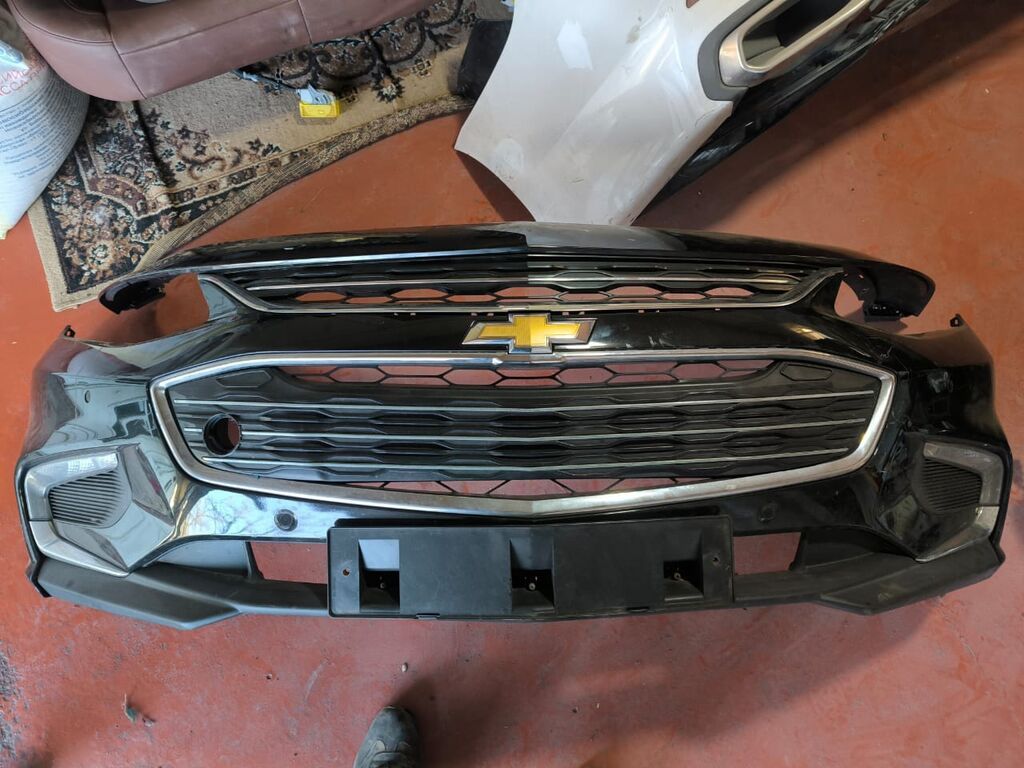 Передний бампер в сборе для Chevrolet Малибу (с эмблемой на решетке