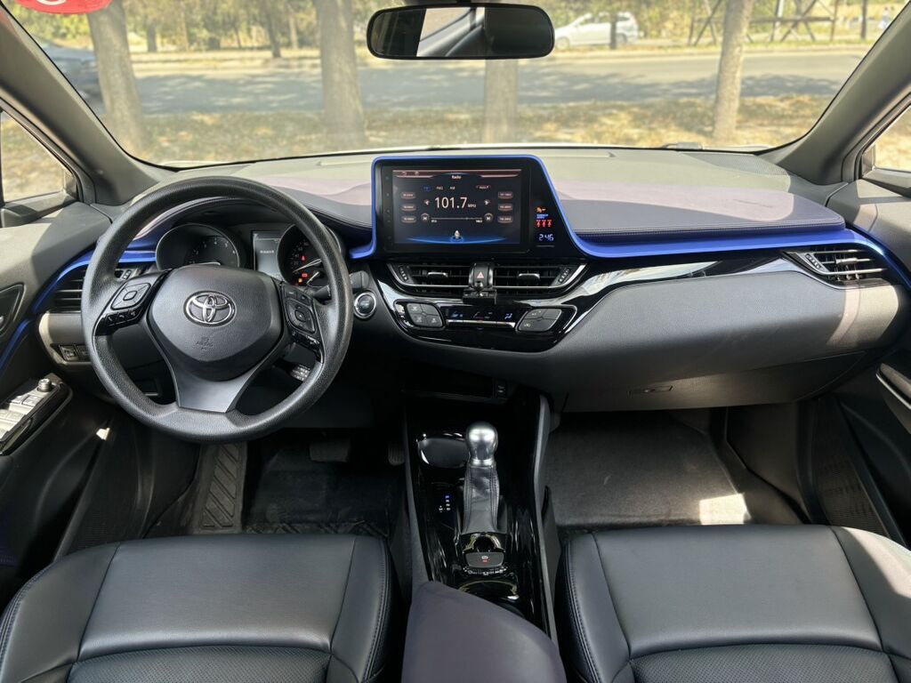 Toyota C-HR: 2020 г., 2 л, Бензин, Кроссовер: фото 8