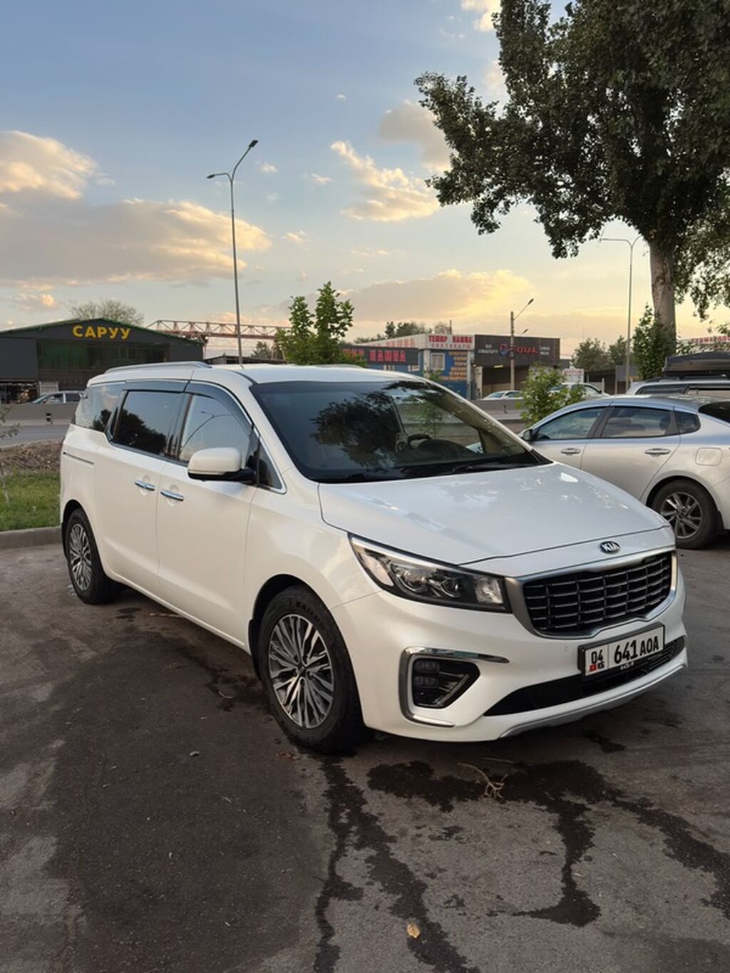 Kia Carnival: 2019 г., 2.2 л, Автомат, Дизель, Минивэн: фото 2