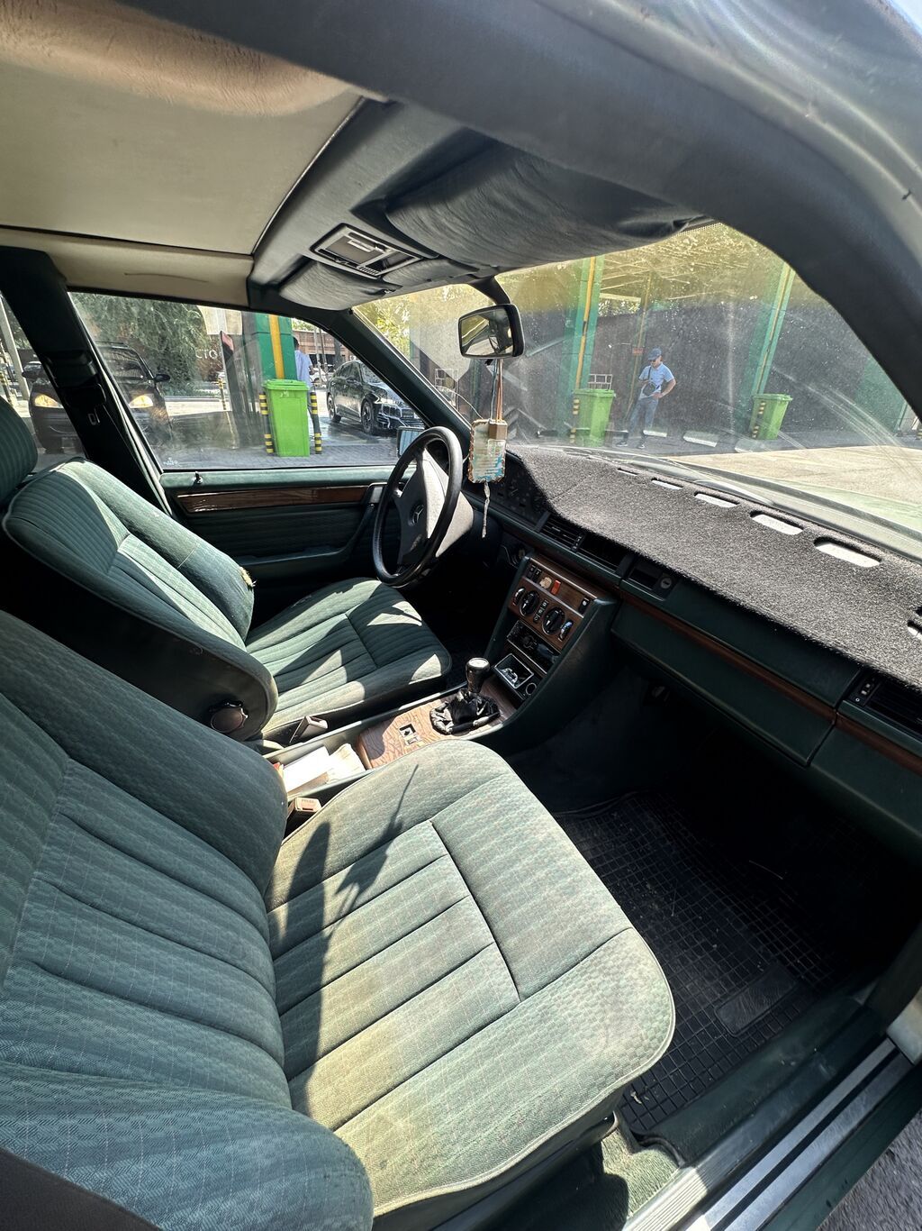 Mercedes-Benz W124: 1990 г., 2.3 л, Механика, Бензин, Седан: фото 6