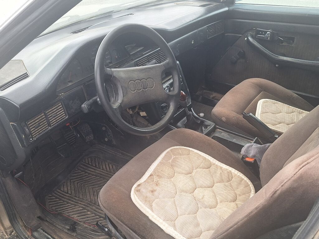 Audi 100: 1988 г., 1.8 л, Механика, Бензин, Универсал: фото 1