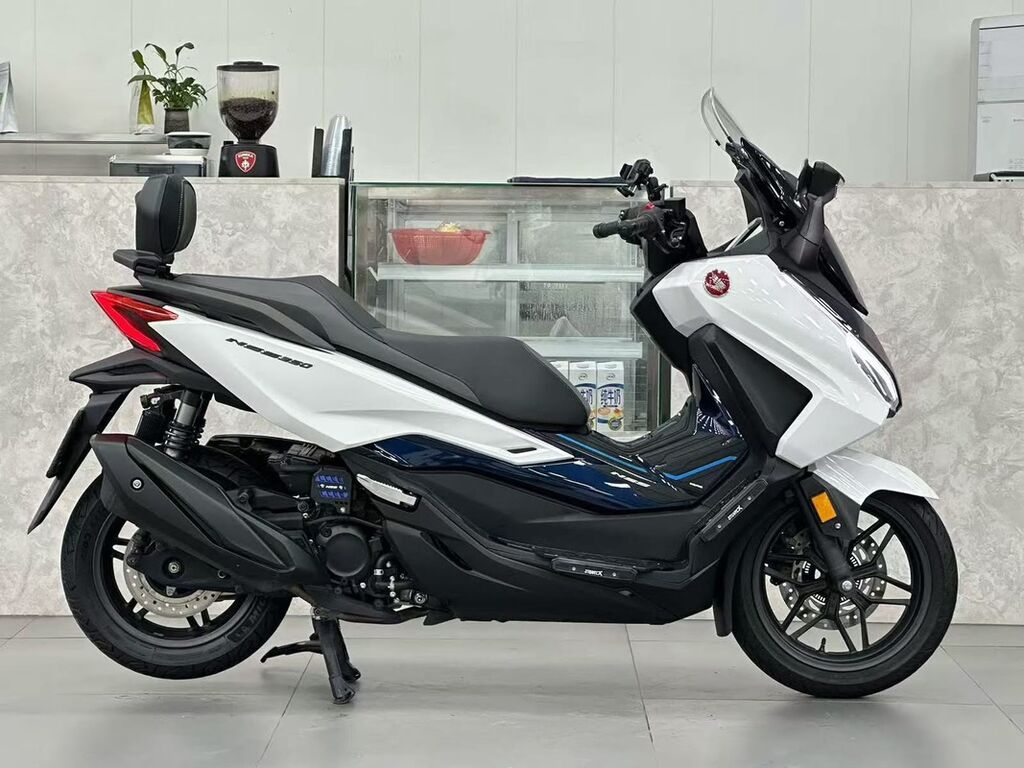 HONDA FORZA 350 — 2025 ГОД — ВСЕГО 1 000 КМ ОЧЕНЬ БОГАТАЯ: фото 3
