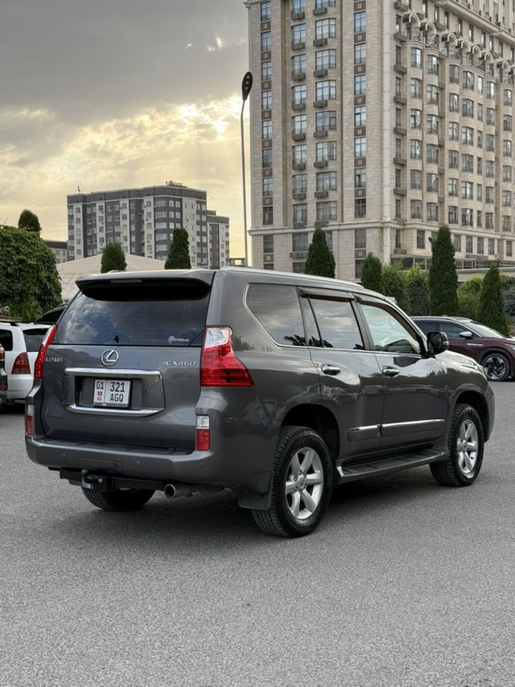 Lexus GX: 2011 г., 4.6 л, Автомат, Бензин, Внедорожник: фото 3