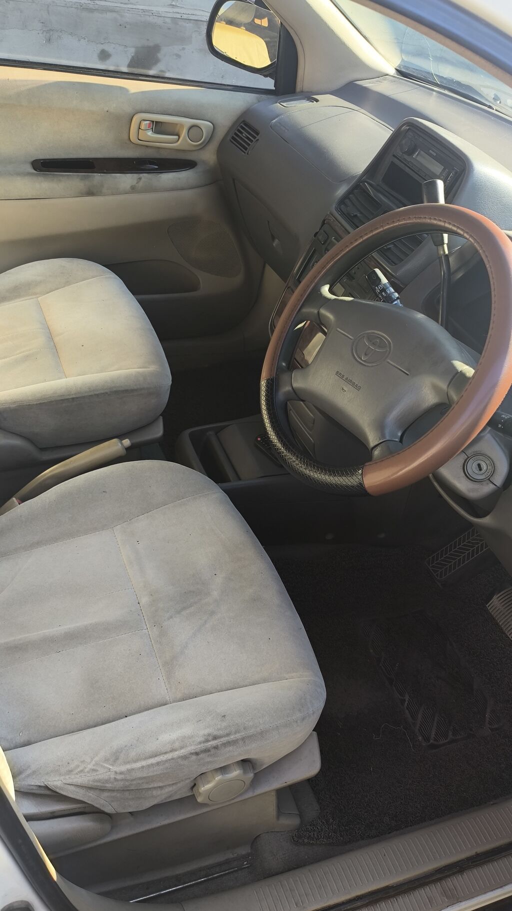 Toyota Ipsum: 2001 г., 2 л, Автомат, Бензин, Минивэн: фото 8