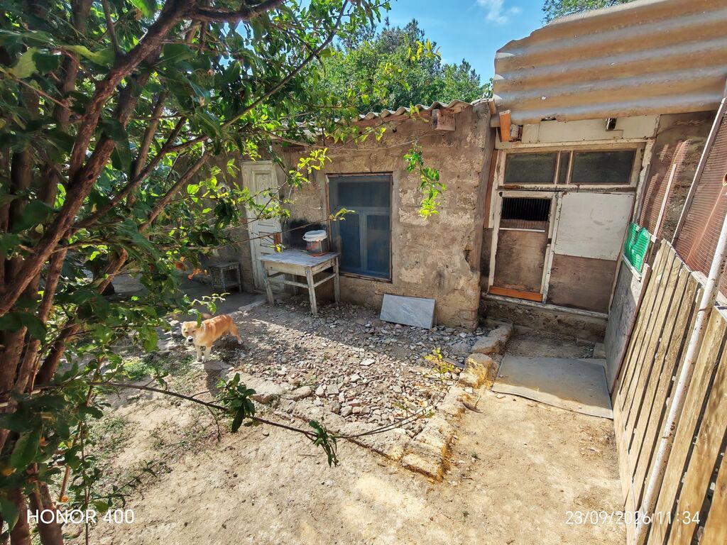 Qaraj və həyətyanı sahə ilə yardımçı tikil 1.36sotdu belediye senedi