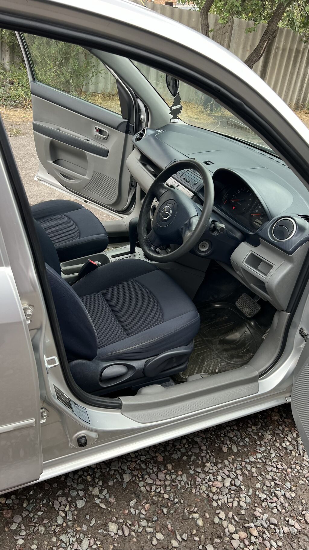 Mazda Demio: 2003 г., 1.3 л, Автомат, Бензин, Хэтчбэк: фото 4