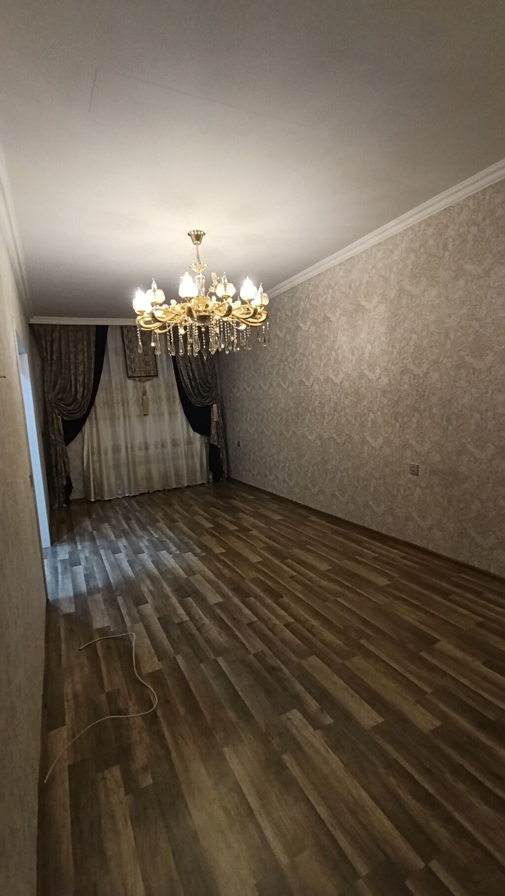 Hamıya salam Ev hem satılır hemde kirayə verilir 1 geniş zal 1