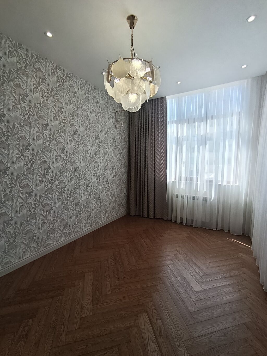 3 otaqlı, Yeni tikili, m. 8 Noyabr, 89 kv. m