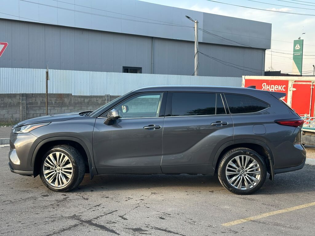 Toyota Highlander: 2023 г., 2.5 л, Автомат, Гибрид, Внедорожник: фото 4