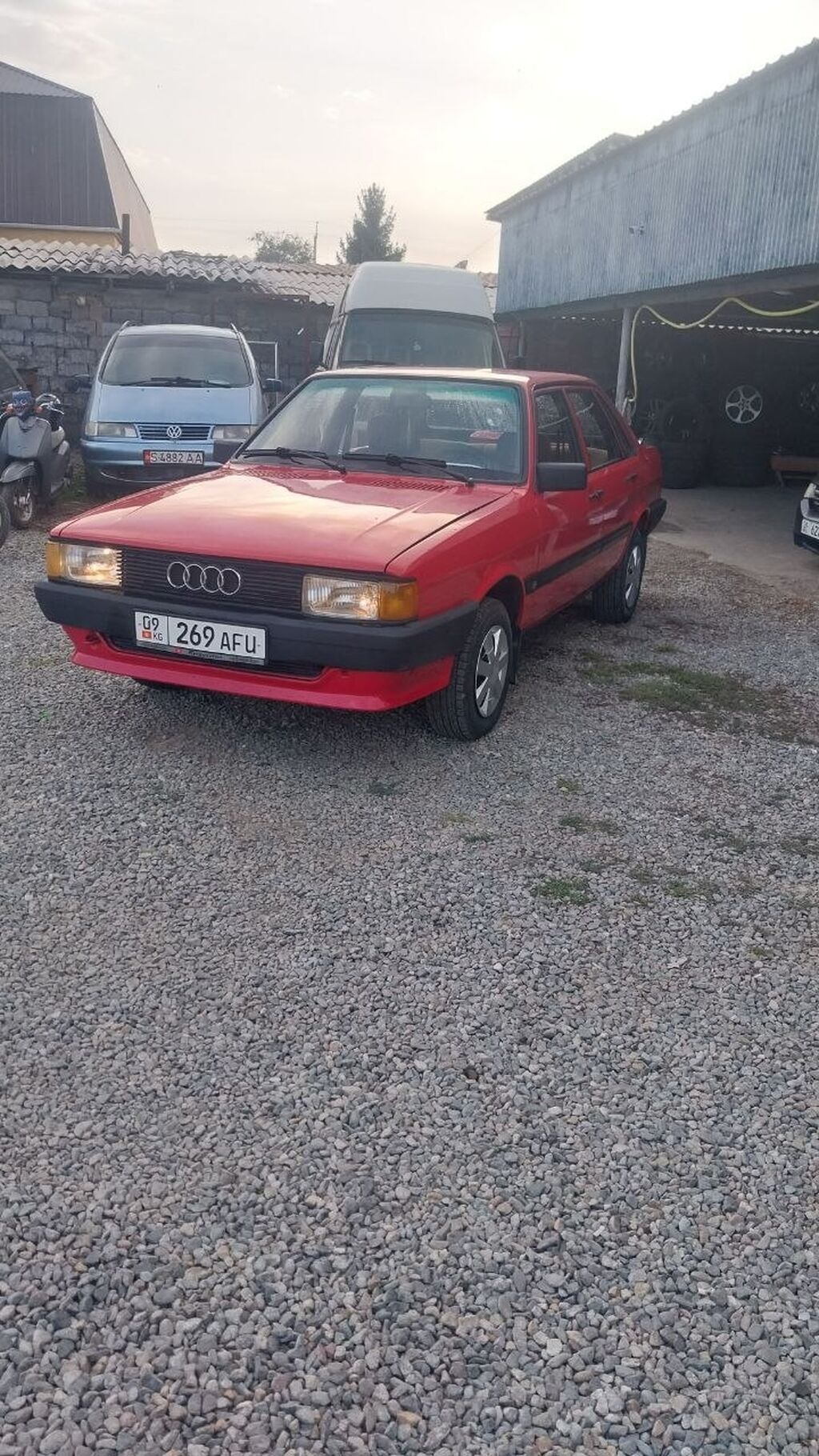 Audi 80: 1984 г., 1.8 л, Механика, Бензин, Седан: фото 5