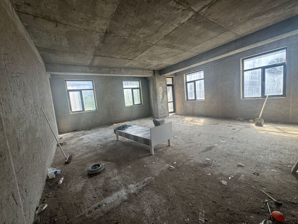 4 otaqlı, Yeni tikili, 185 kv. m