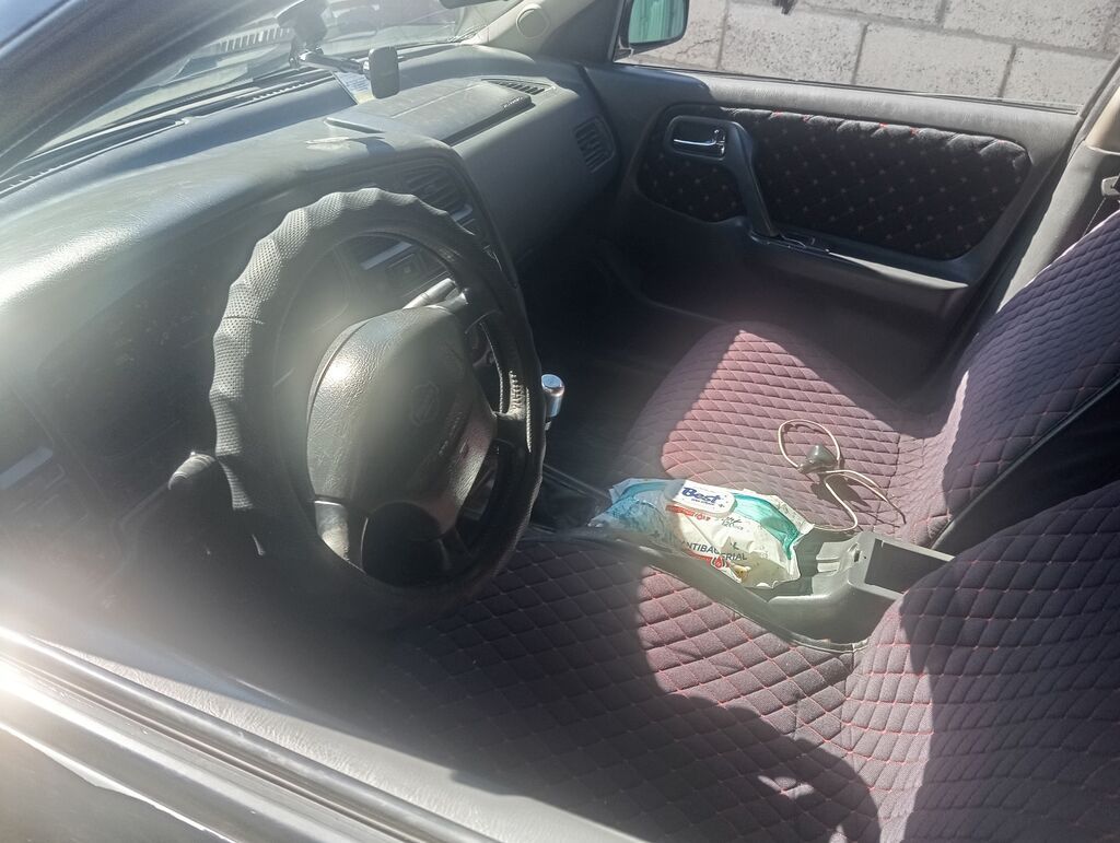Nissan Primera: 1996 г., 2 л, Механика, Бензин, Седан: фото 7