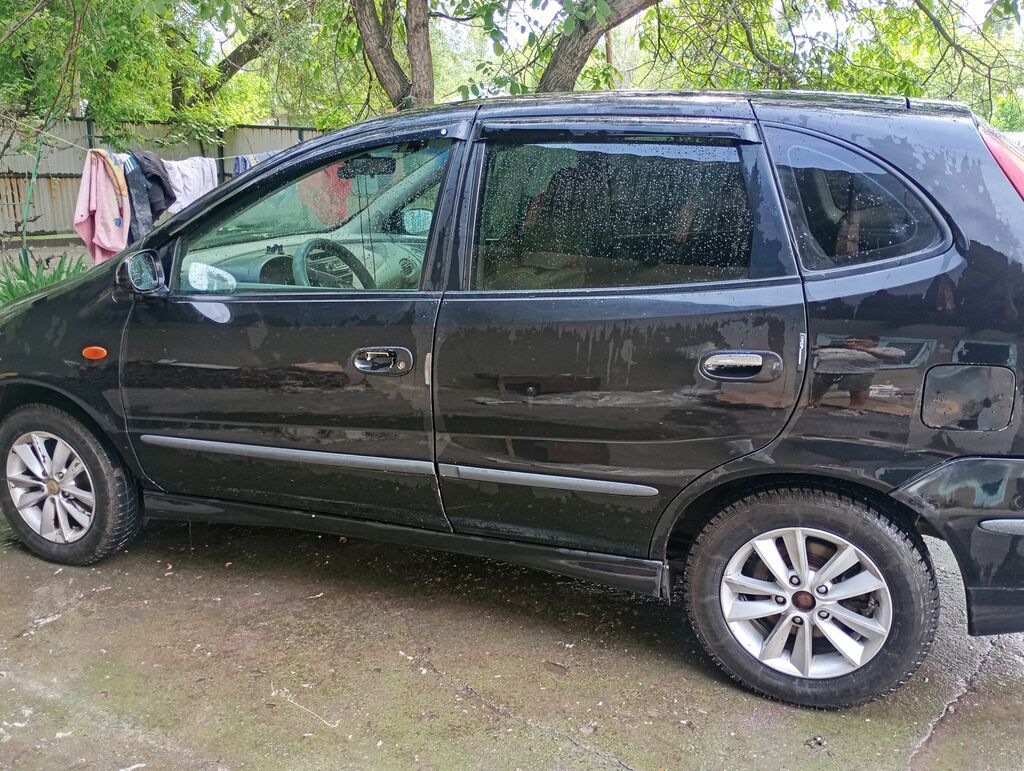 Nissan Note: 2002 г., 1.8 л, Механика, Бензин, Хэтчбэк: фото 7