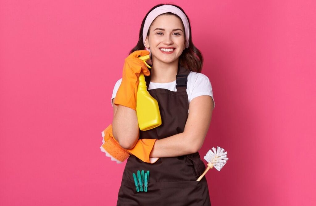 Требуется домработница в семью, график 5/2, 9:00-16:00