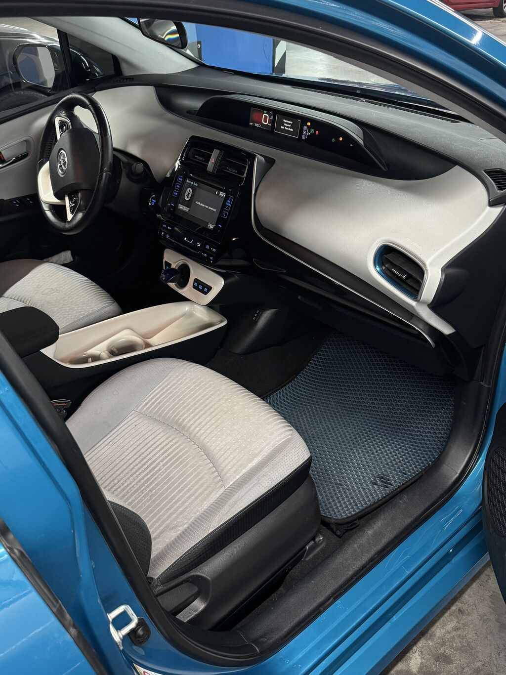 Toyota Prius: 2017 г., 1.8 л, Вариатор, Электромобиль, Лифтбек: фото 8