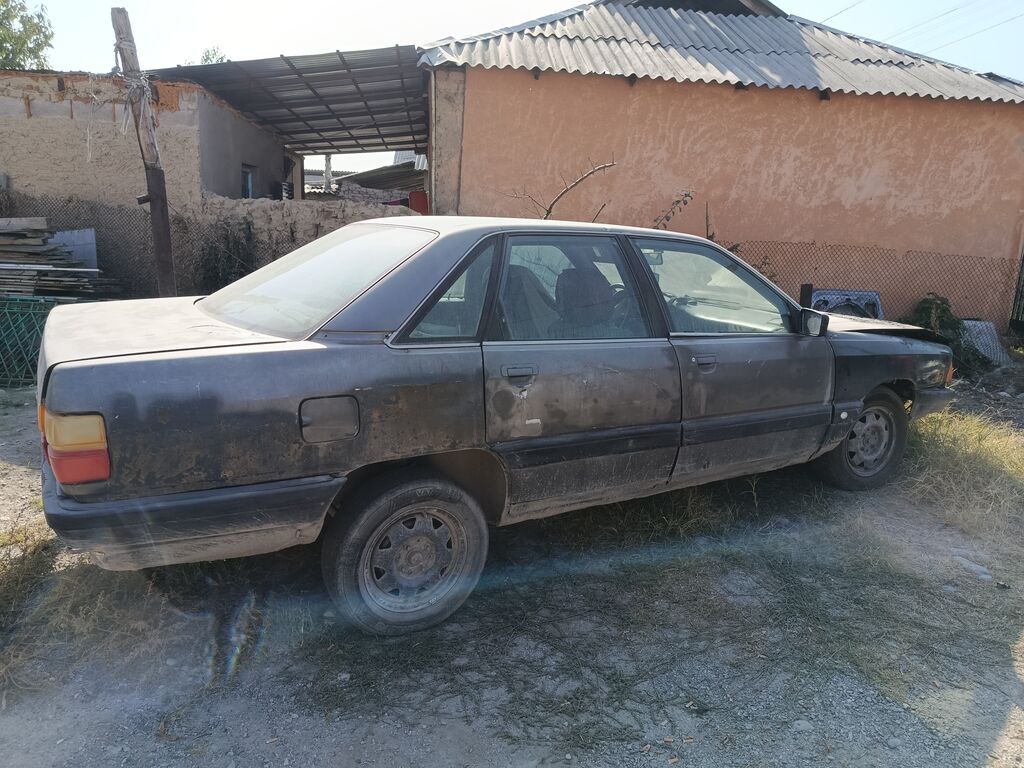 Audi 100 (C3) седан, ориентировочно конец 1980‑х – начало 1990‑х: фото 2