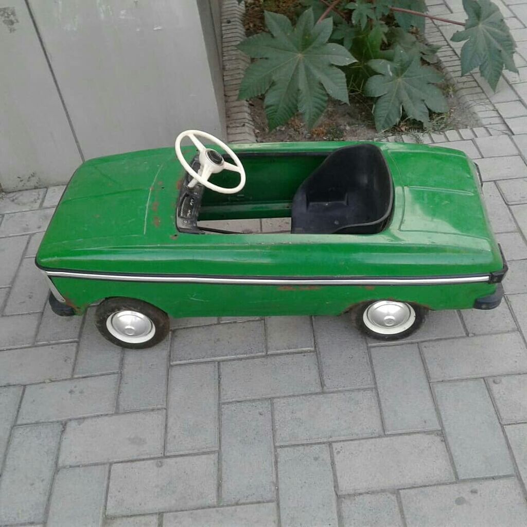Зеленый педальный Москвич