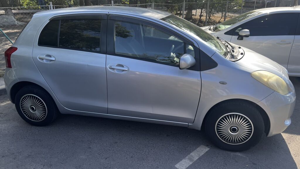 Toyota Vitz: 2005 г., 1 л, Автомат, Бензин, Хэтчбэк: фото 4