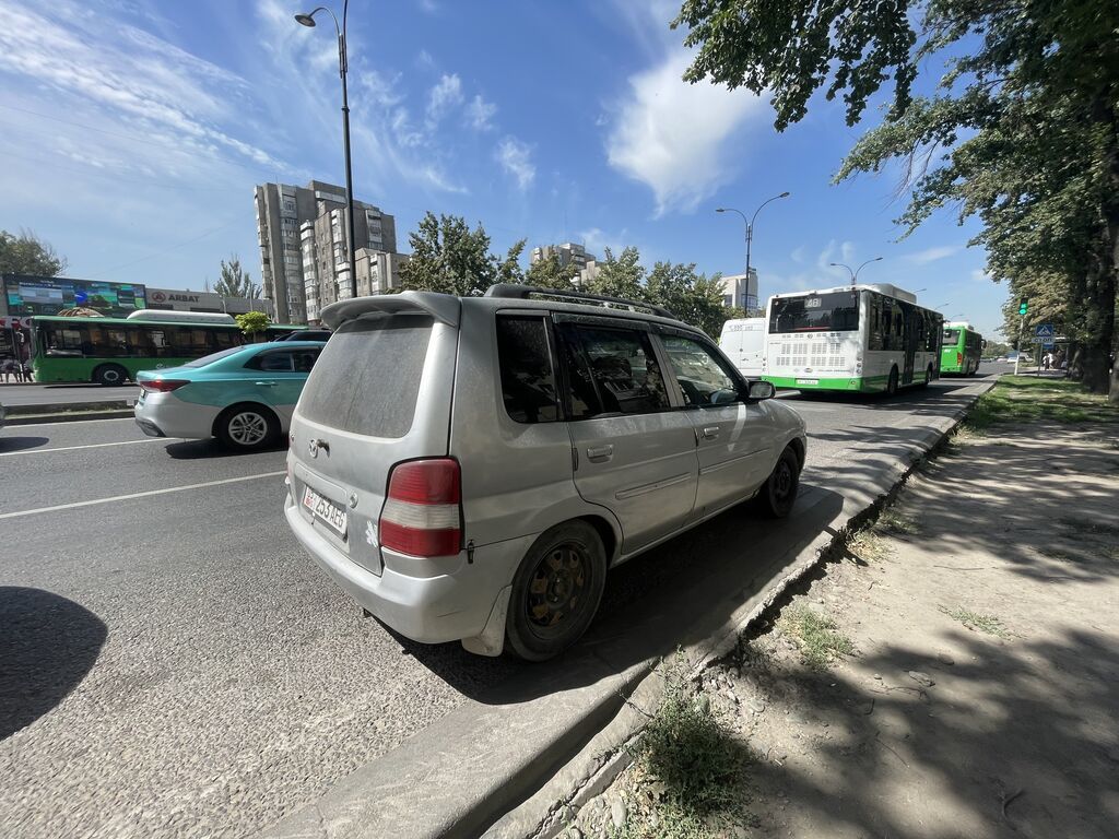 Mazda Demio: 1997 г., 1.5 л, Автомат, Газ, Хэтчбэк: фото 3