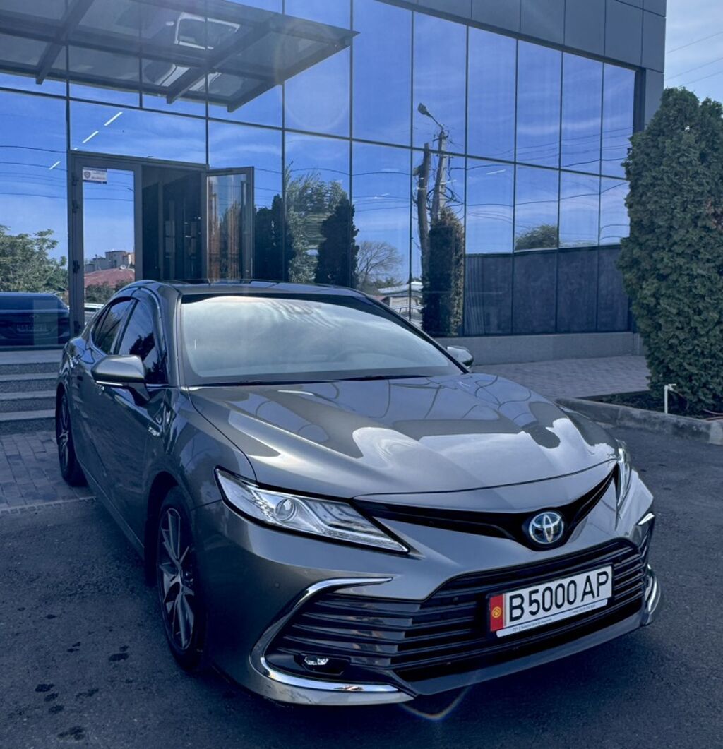 Toyota Camry: 2022 г., 2.5 л, Вариатор, Гибрид, Седан: фото 1