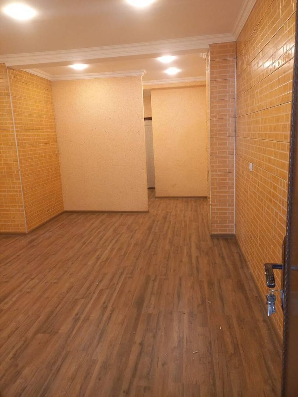 28 mayda yerleşir bütün şəraiti var ofis olaraq icareye verilir Rəşid