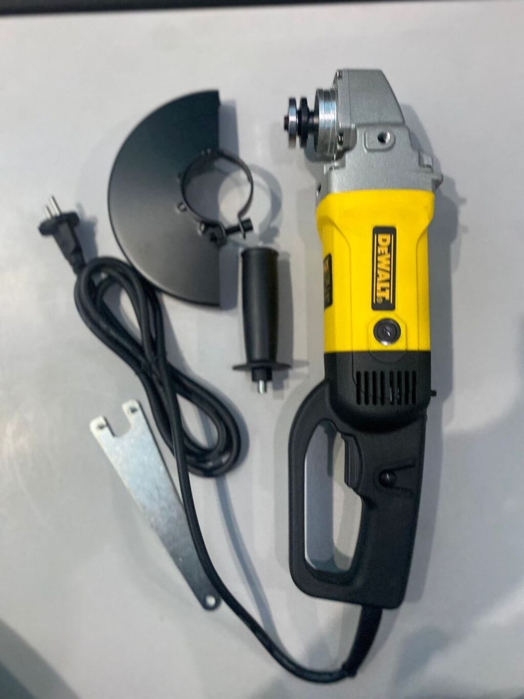 Новый, От электросети, Dewalt, 180 мм, Другая мощность: фото 1