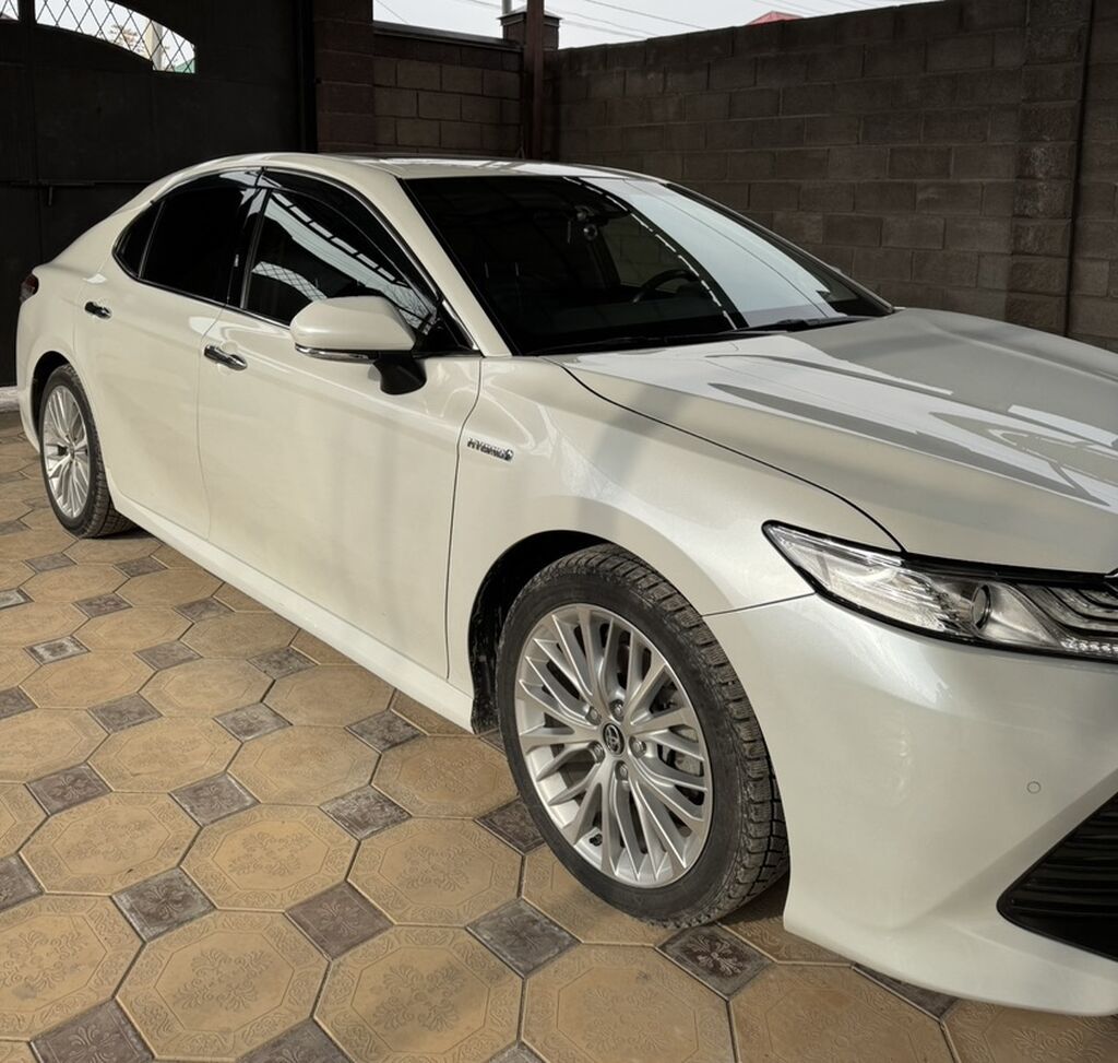 Toyota Camry: 2019 г., Гибрид, Седан: фото 3