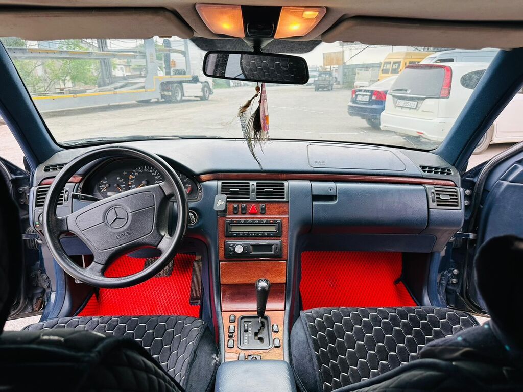 Mercedes-Benz E-Class: 1997 г., 3.2 л, Автомат, Бензин, Седан: фото 3