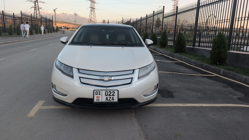 Chevrolet Volt: 2011 г., Гибрид, Хэтчбэк: фото 4