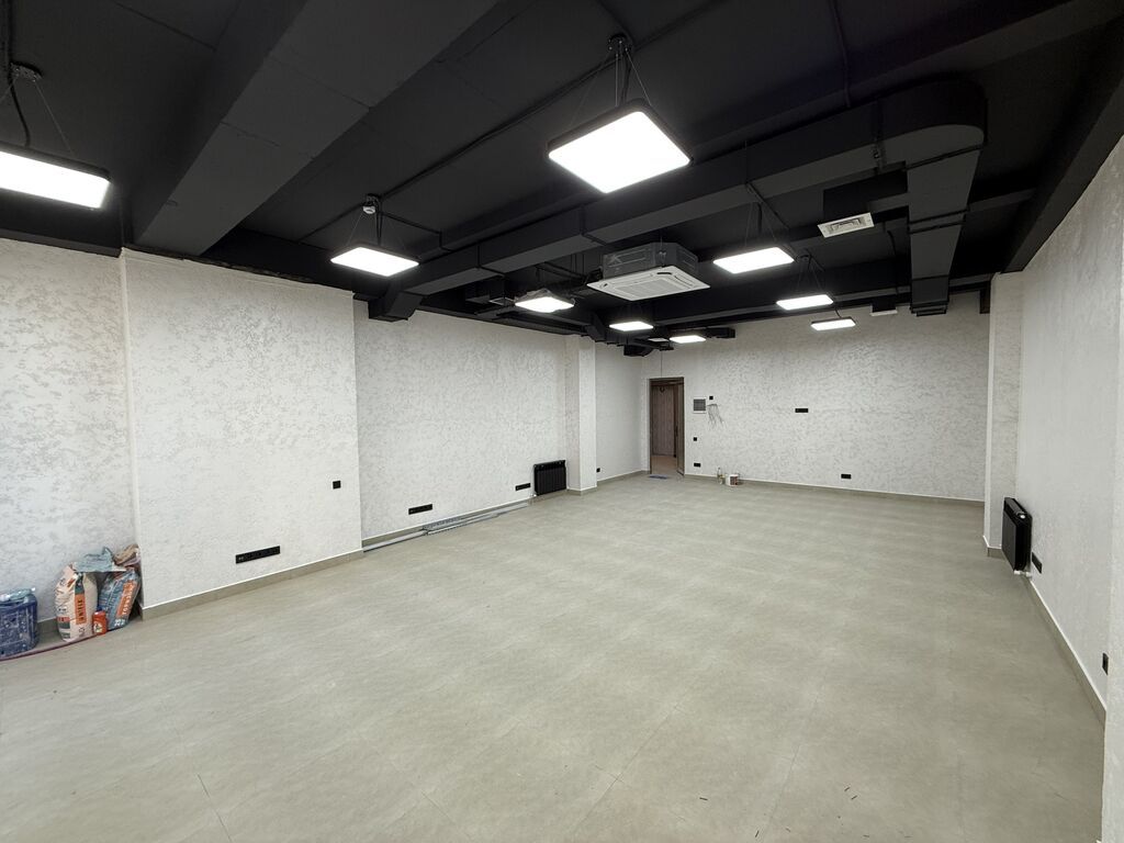 Аренда офисов, 60 м², В бизнес центре, 1 линия
