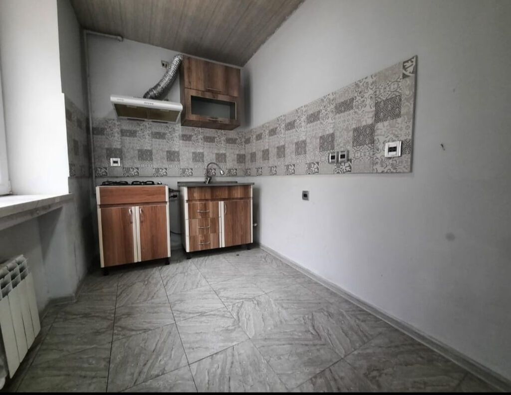 Neftçilər m/st, 8-ci km ərazisi. 1 otaqlı təmirli mənzil BOŞ kirayə