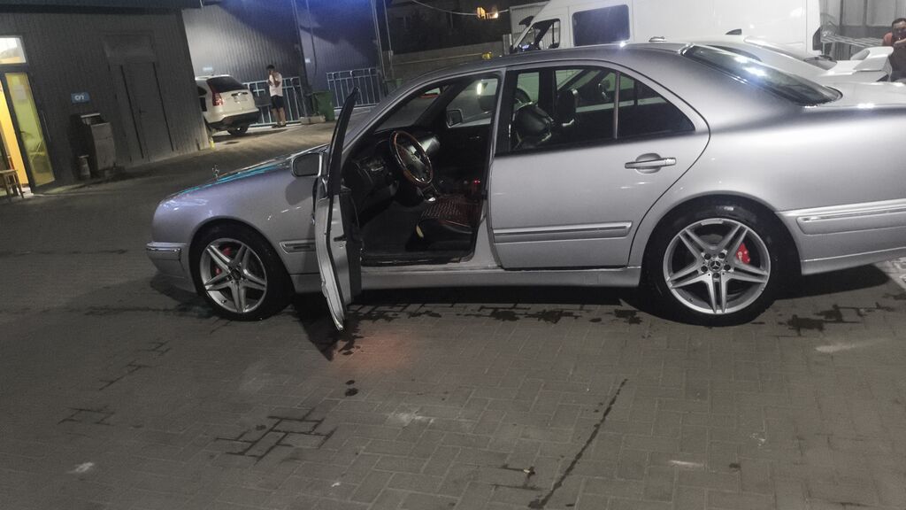 Mercedes-Benz E-Class: 2001 г., 3.2 л, Автомат, Бензин, Седан: фото 3