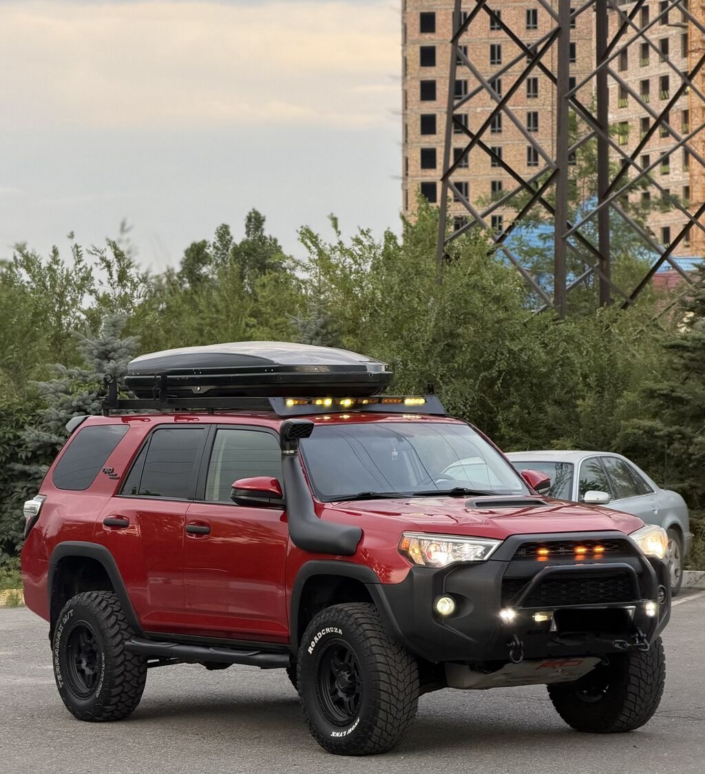 Toyota 4Runner: 2017 г., 4 л, Автомат, Бензин, Внедорожник — фото 3