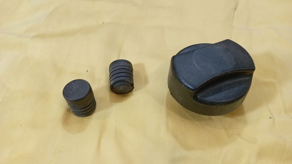 Продаю крышку от бензобака 500 сом: Договорная Другие детали салона ...