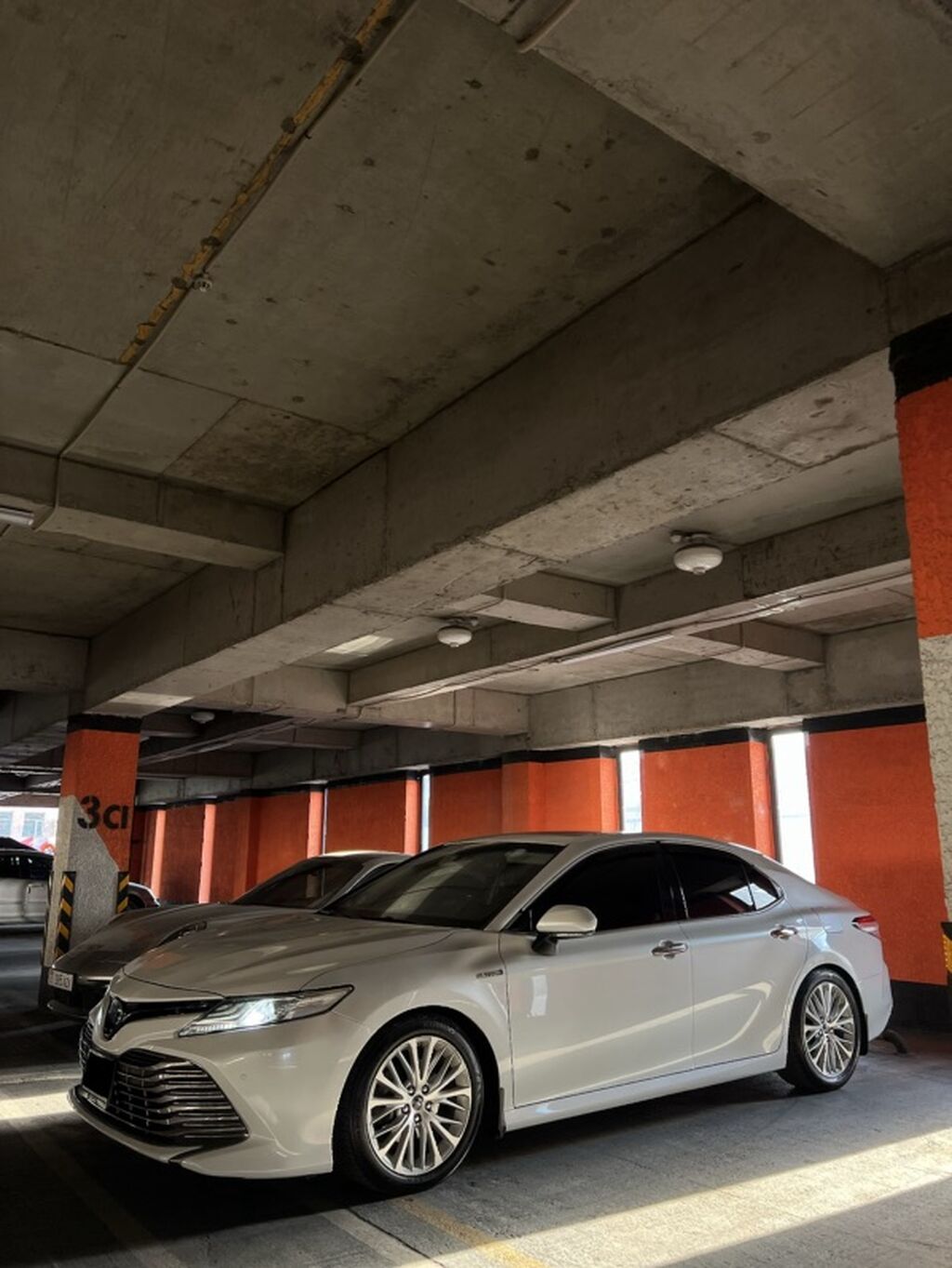 Toyota Camry: 2017 г., 2.5 л, Вариатор, Гибрид, Седан: фото 1
