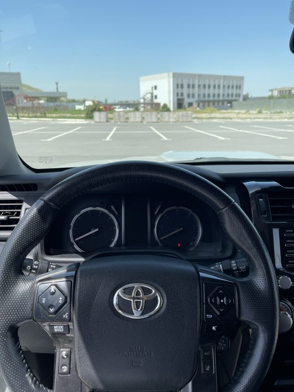 Toyota 4Runner: 2023 г., 4 л, Автомат, Бензин, Внедорожник: фото 8
